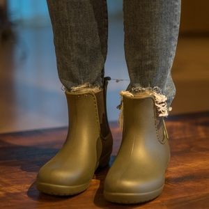 Brand New size 7 women crocs